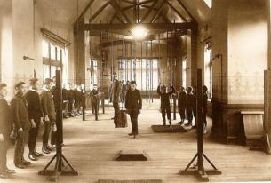 Cours de Gymnastique à l’Ecole n° 13 – vers 1912